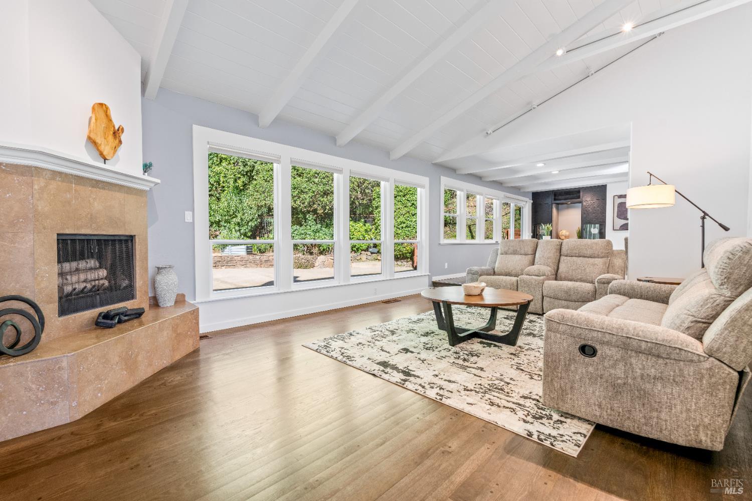 Detail Gallery Image 8 of 37 For 71 Convent Ct, San Rafael,  CA 94901 - 3 Beds | 2 Baths