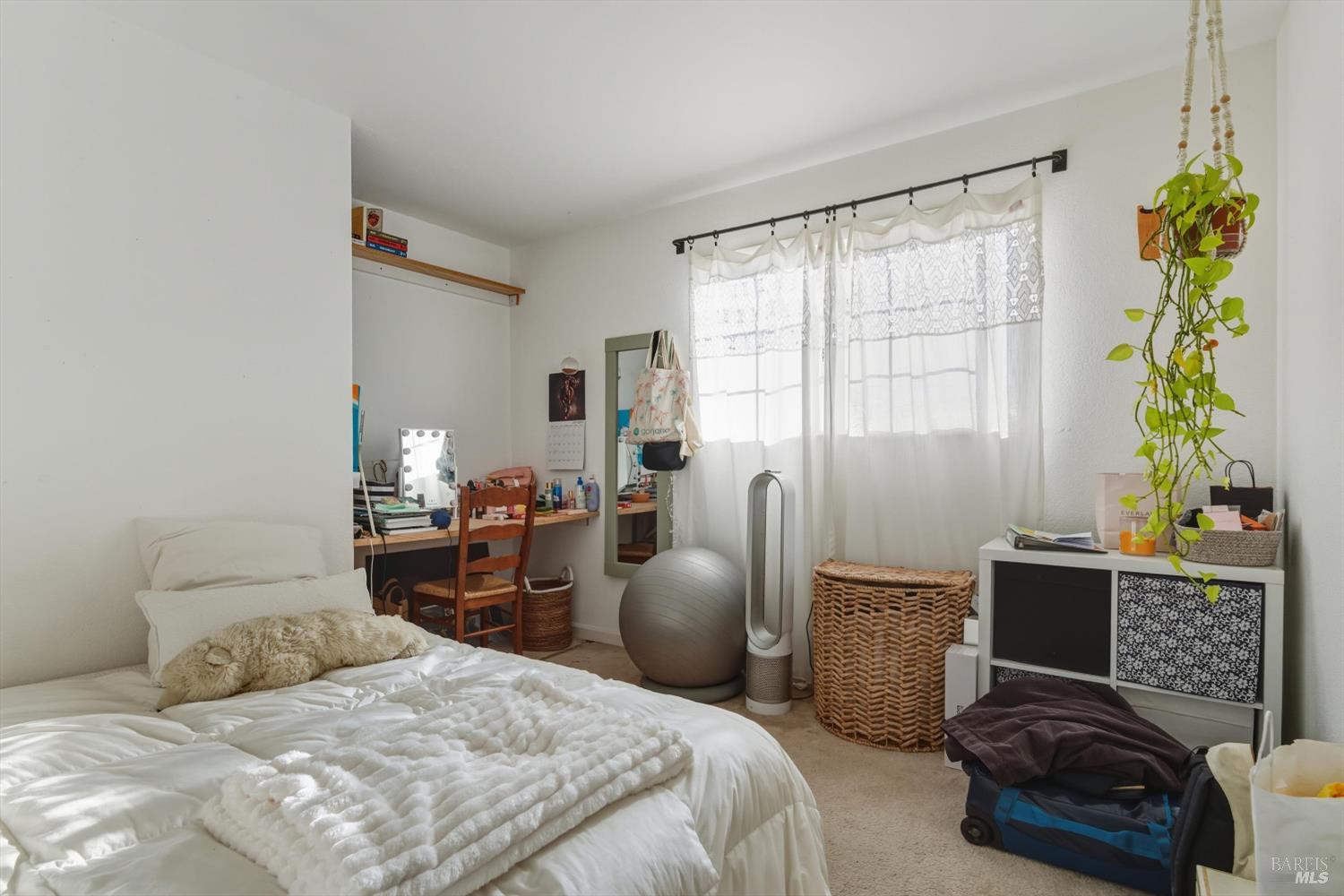 Detail Gallery Image 7 of 15 For 1280 Saint Francis Dr, Petaluma,  CA 94954 - 4 Beds | 2 Baths