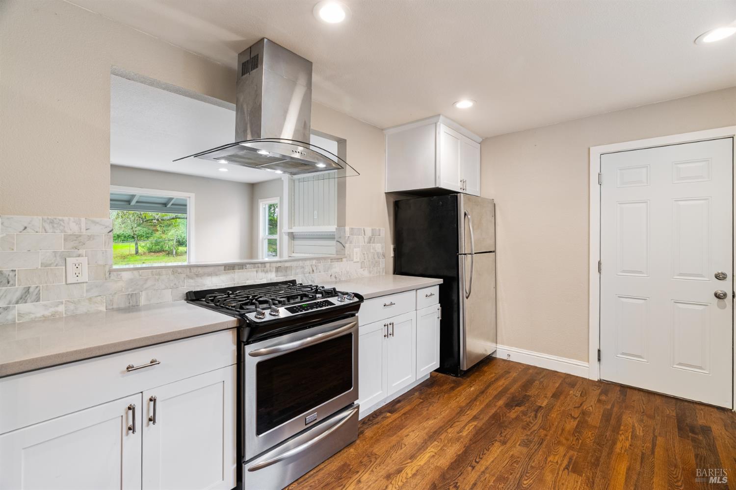 Detail Gallery Image 8 of 22 For 2136 Franklin Ave, Santa Rosa,  CA 95404 - 3 Beds | 2 Baths