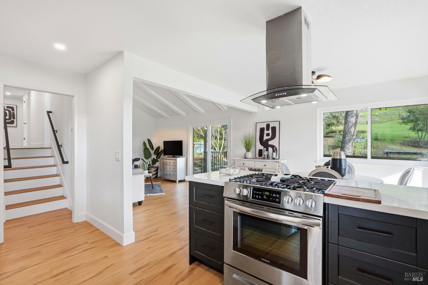 Detail Gallery Image 16 of 68 For 1814 Saint Francis Rd, Santa Rosa,  CA 95409 - 3 Beds | 2 Baths