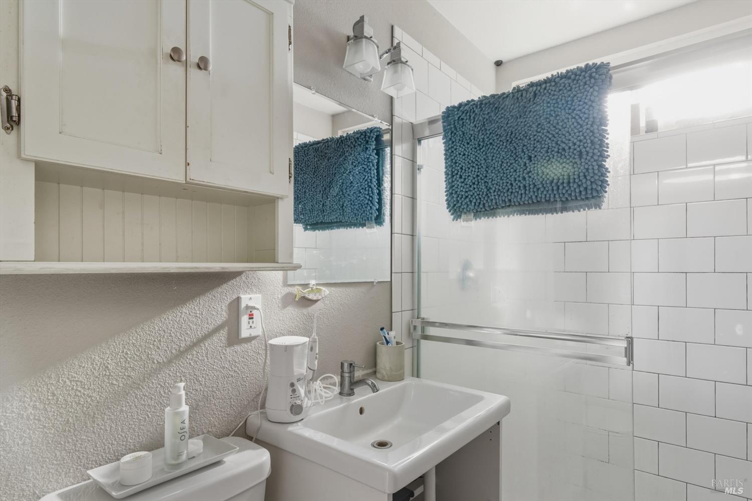 Detail Gallery Image 11 of 15 For 1280 Saint Francis Dr, Petaluma,  CA 94954 - 4 Beds | 2 Baths