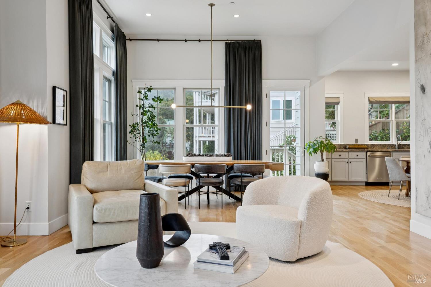 Detail Gallery Image 8 of 53 For 39 Baywood Ter, San Rafael,  CA 94901 - 4 Beds | 2/1 Baths