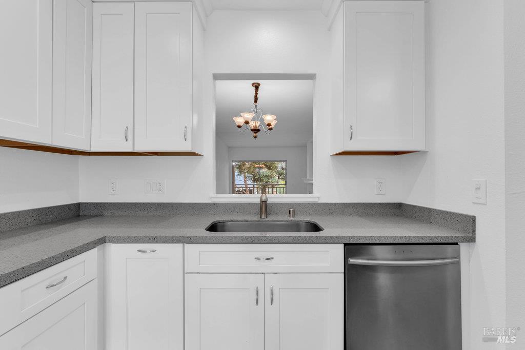 Detail Gallery Image 22 of 58 For 135 Koch Rd, Corte Madera,  CA 94925 - 2 Beds | 2 Baths