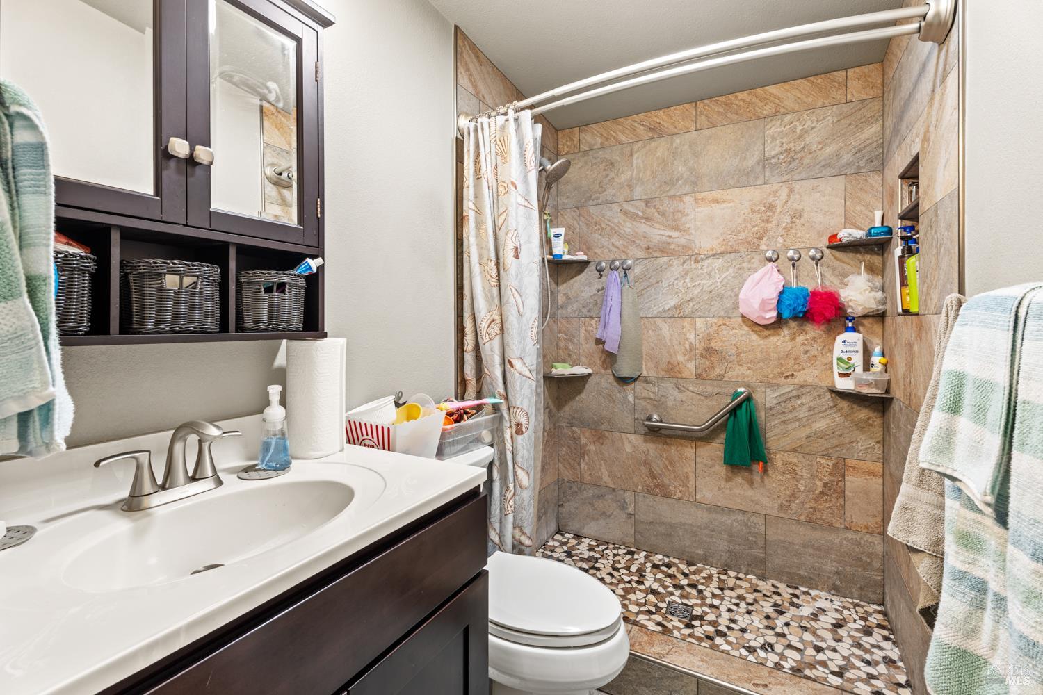 Detail Gallery Image 13 of 15 For 1778 Lockwood Dr, Ukiah,  CA 95482 - 3 Beds | 1 Baths