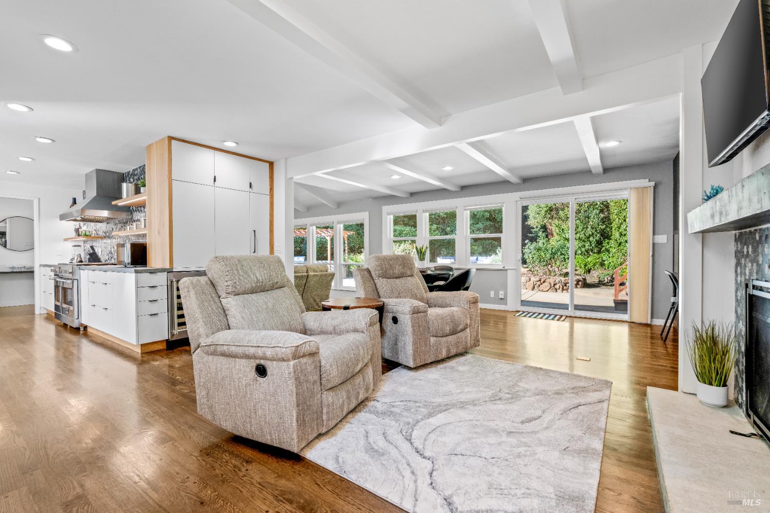 Detail Gallery Image 12 of 37 For 71 Convent Ct, San Rafael,  CA 94901 - 3 Beds | 2 Baths