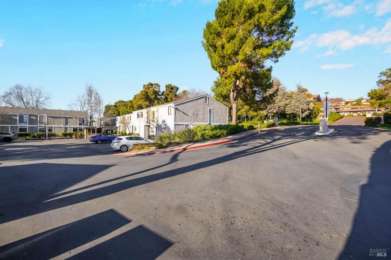 Detail Gallery Image 6 of 50 For 900 Southampton Rd #24,  Benicia,  CA 94510 - 3 Beds | 1/1 Baths