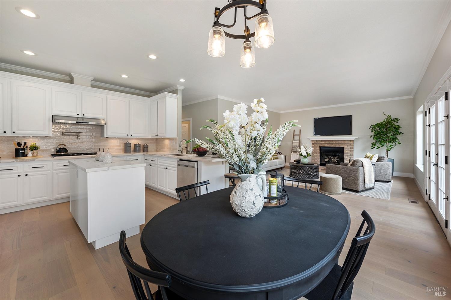 Detail Gallery Image 11 of 44 For 5426 Spring Lake Ct, Santa Rosa,  CA 95409 - 5 Beds | 3 Baths