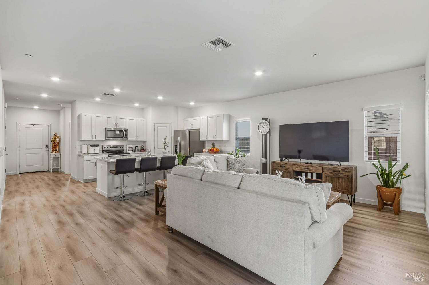 Detail Gallery Image 17 of 52 For 525 Fruit Tree Rd, Dixon,  CA 95620 - 3 Beds | 2 Baths