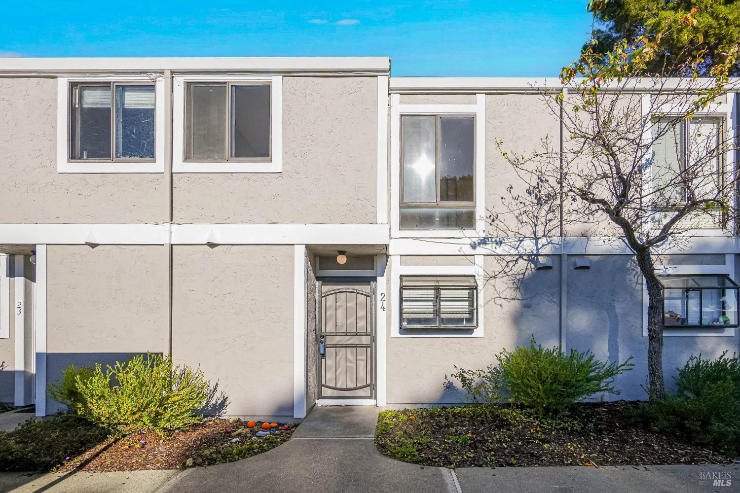 Detail Gallery Image 11 of 50 For 900 Southampton Rd #24,  Benicia,  CA 94510 - 3 Beds | 1/1 Baths
