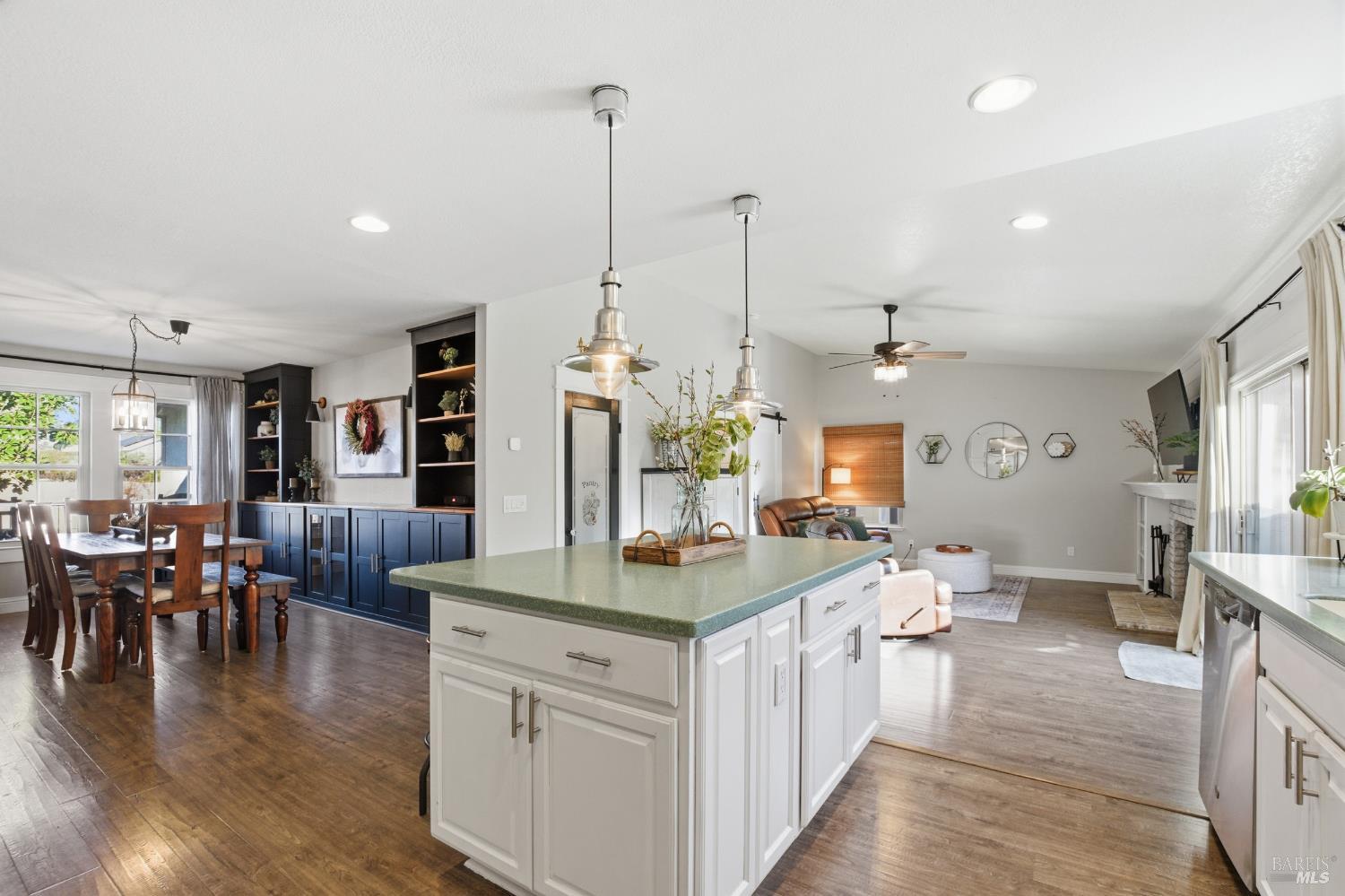 Detail Gallery Image 11 of 38 For 442 Stonewood Dr, Vacaville,  CA 95687 - 4 Beds | 2/1 Baths