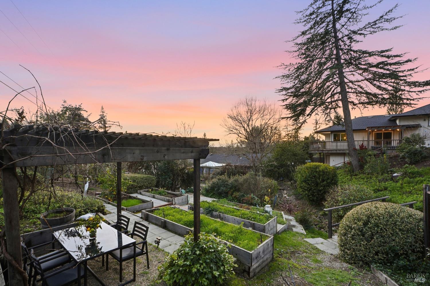 Detail Gallery Image 42 of 68 For 1814 Saint Francis Rd, Santa Rosa,  CA 95409 - 3 Beds | 2 Baths