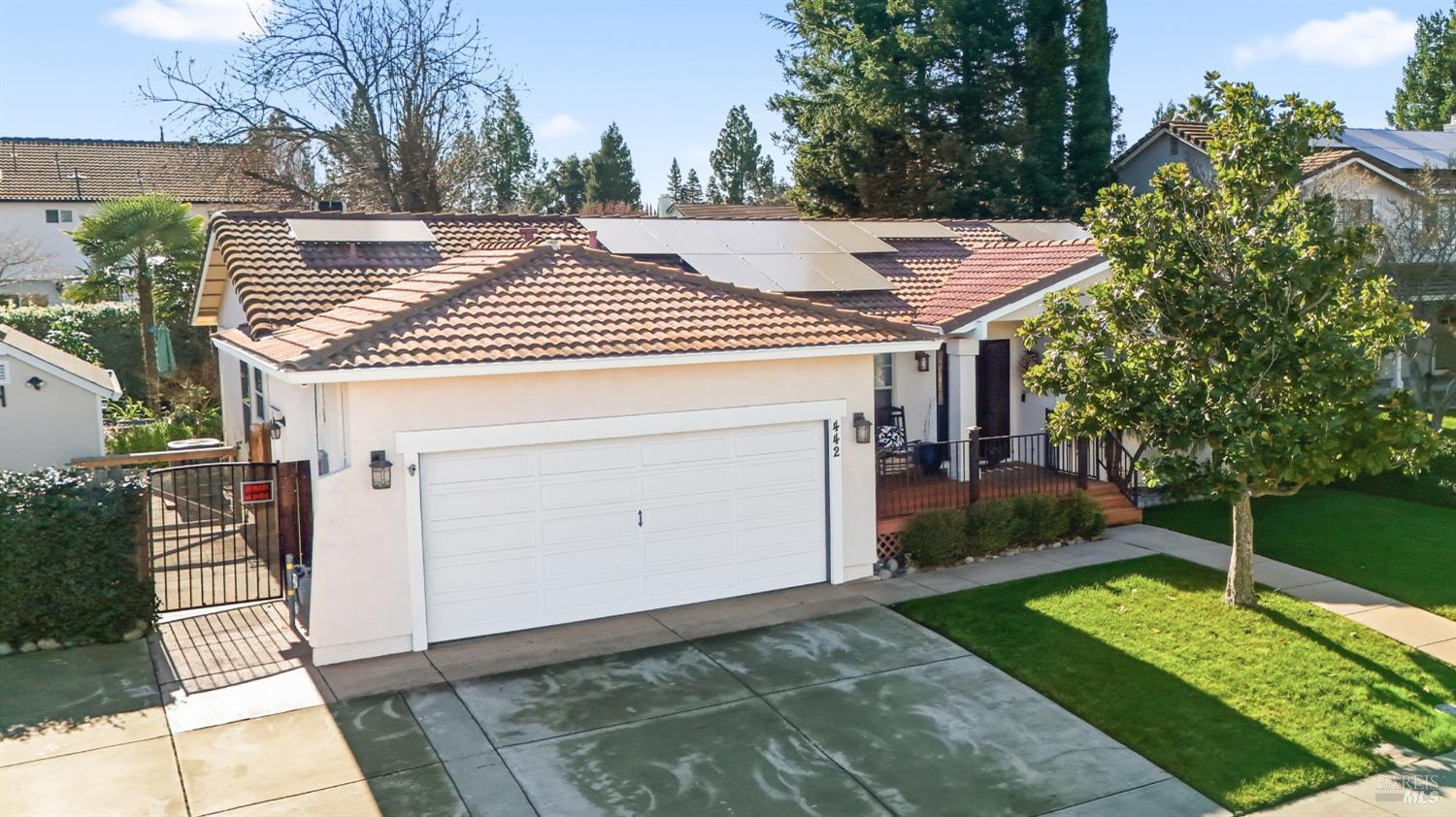 Detail Gallery Image 2 of 38 For 442 Stonewood Dr, Vacaville,  CA 95687 - 4 Beds | 2/1 Baths