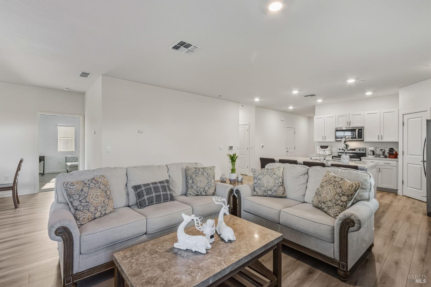 Detail Gallery Image 16 of 52 For 525 Fruit Tree Rd, Dixon,  CA 95620 - 3 Beds | 2 Baths