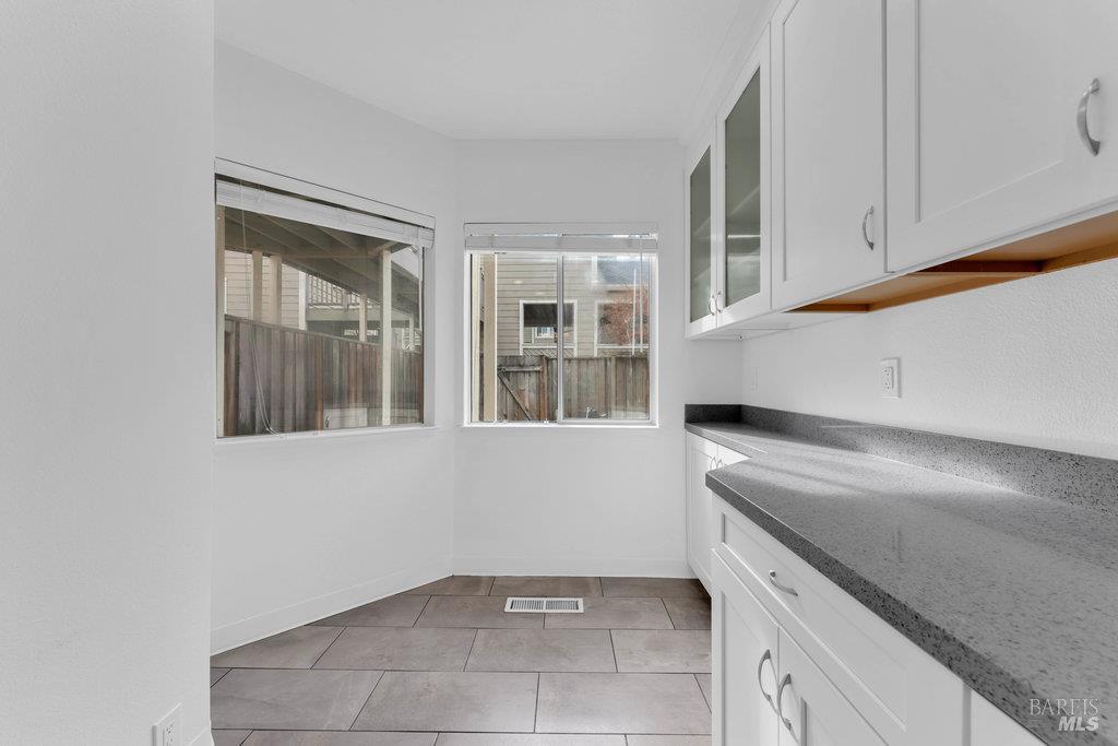 Detail Gallery Image 17 of 58 For 135 Koch Rd, Corte Madera,  CA 94925 - 2 Beds | 2 Baths