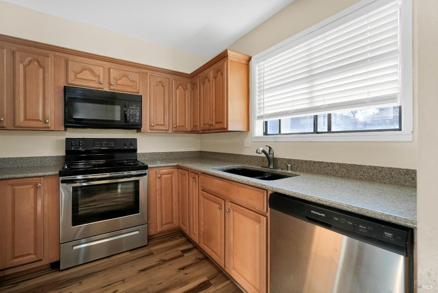 Detail Gallery Image 17 of 50 For 900 Southampton Rd #24,  Benicia,  CA 94510 - 3 Beds | 1/1 Baths