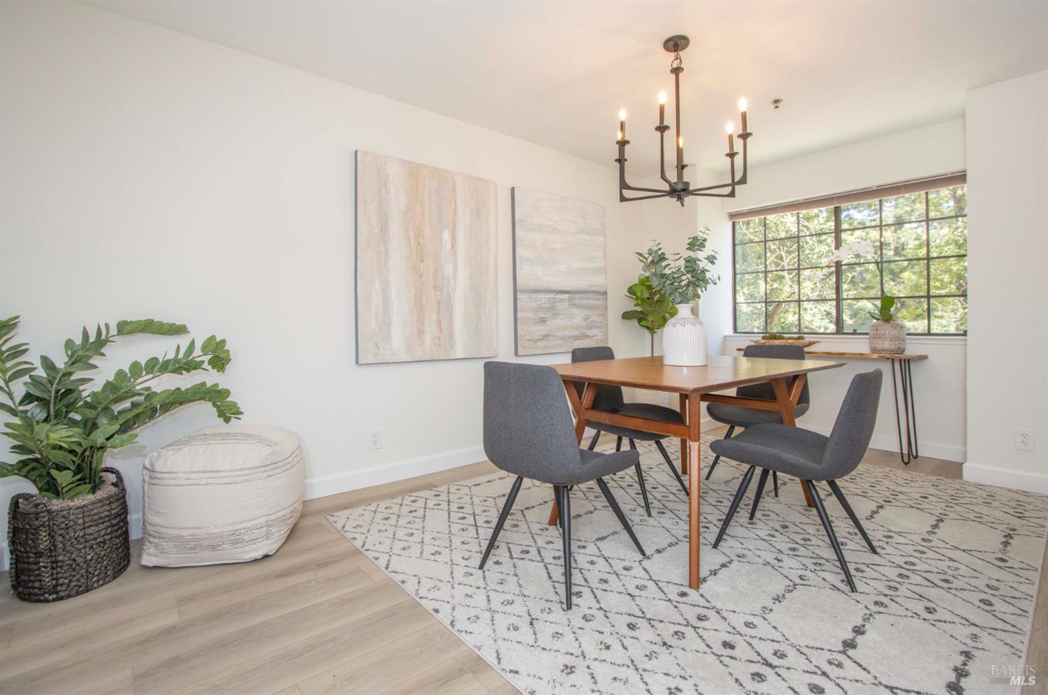 Detail Gallery Image 9 of 29 For 230 Pelican Ln, Novato,  CA 94949 - 3 Beds | 2/1 Baths