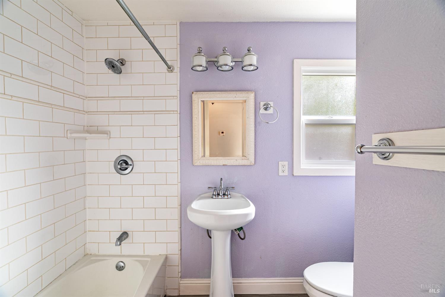 Detail Gallery Image 13 of 22 For 2136 Franklin Ave, Santa Rosa,  CA 95404 - 3 Beds | 2 Baths