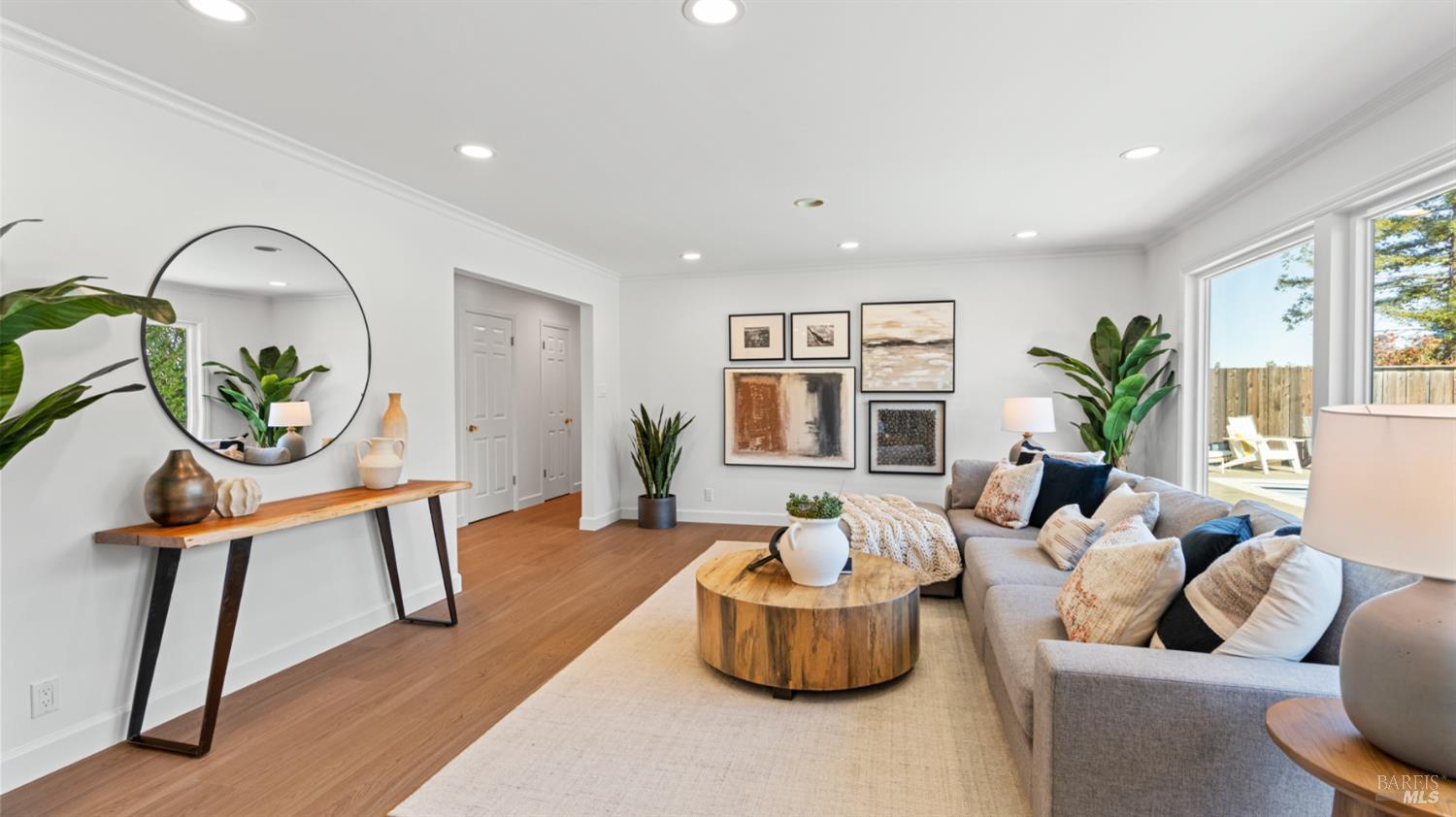 Detail Gallery Image 8 of 47 For 739 Tamarack Dr, San Rafael,  CA 94903 - 3 Beds | 2 Baths