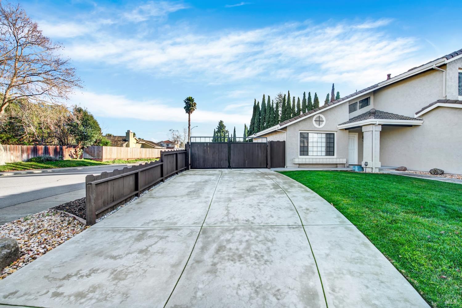 Detail Gallery Image 4 of 83 For 401 Northampton Dr, American Canyon,  CA 94503 - 4 Beds | 3 Baths