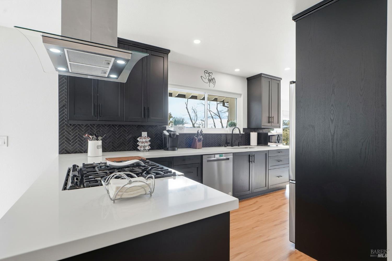 Detail Gallery Image 14 of 68 For 1814 Saint Francis Rd, Santa Rosa,  CA 95409 - 3 Beds | 2 Baths