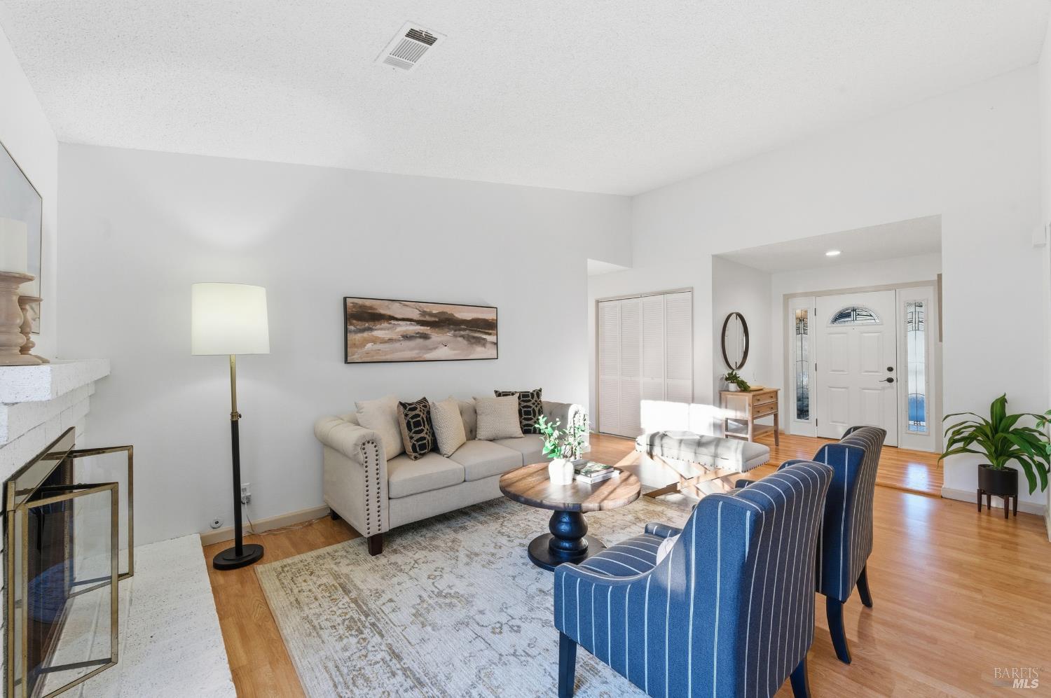 Detail Gallery Image 8 of 38 For 200 Evelyn Cir, Vallejo,  CA 94589 - 3 Beds | 2 Baths