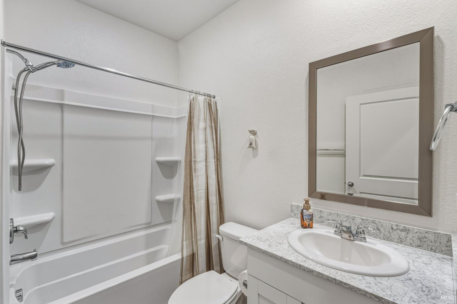 Detail Gallery Image 6 of 52 For 525 Fruit Tree Rd, Dixon,  CA 95620 - 3 Beds | 2 Baths