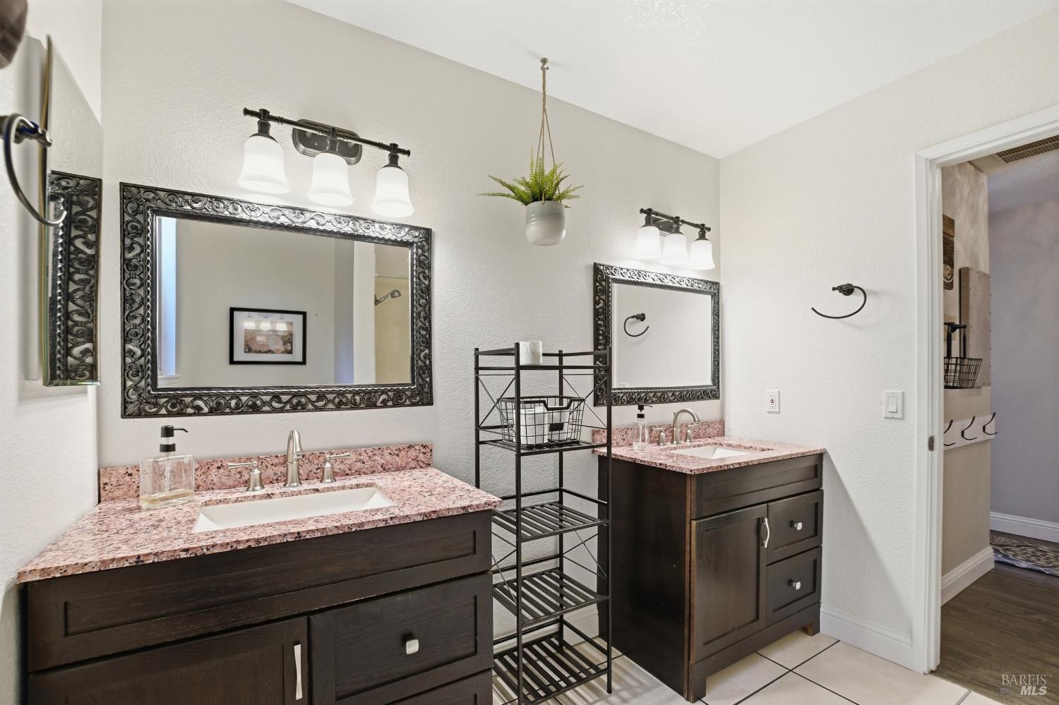 Detail Gallery Image 25 of 38 For 442 Stonewood Dr, Vacaville,  CA 95687 - 4 Beds | 2/1 Baths