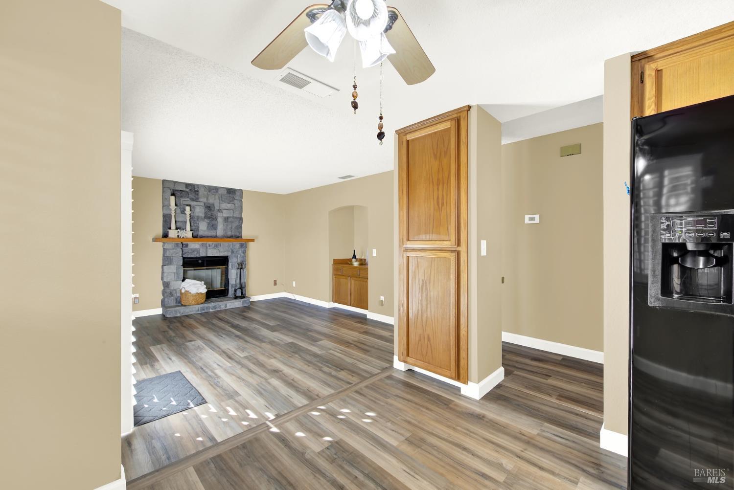 Detail Gallery Image 27 of 83 For 401 Northampton Dr, American Canyon,  CA 94503 - 4 Beds | 3 Baths