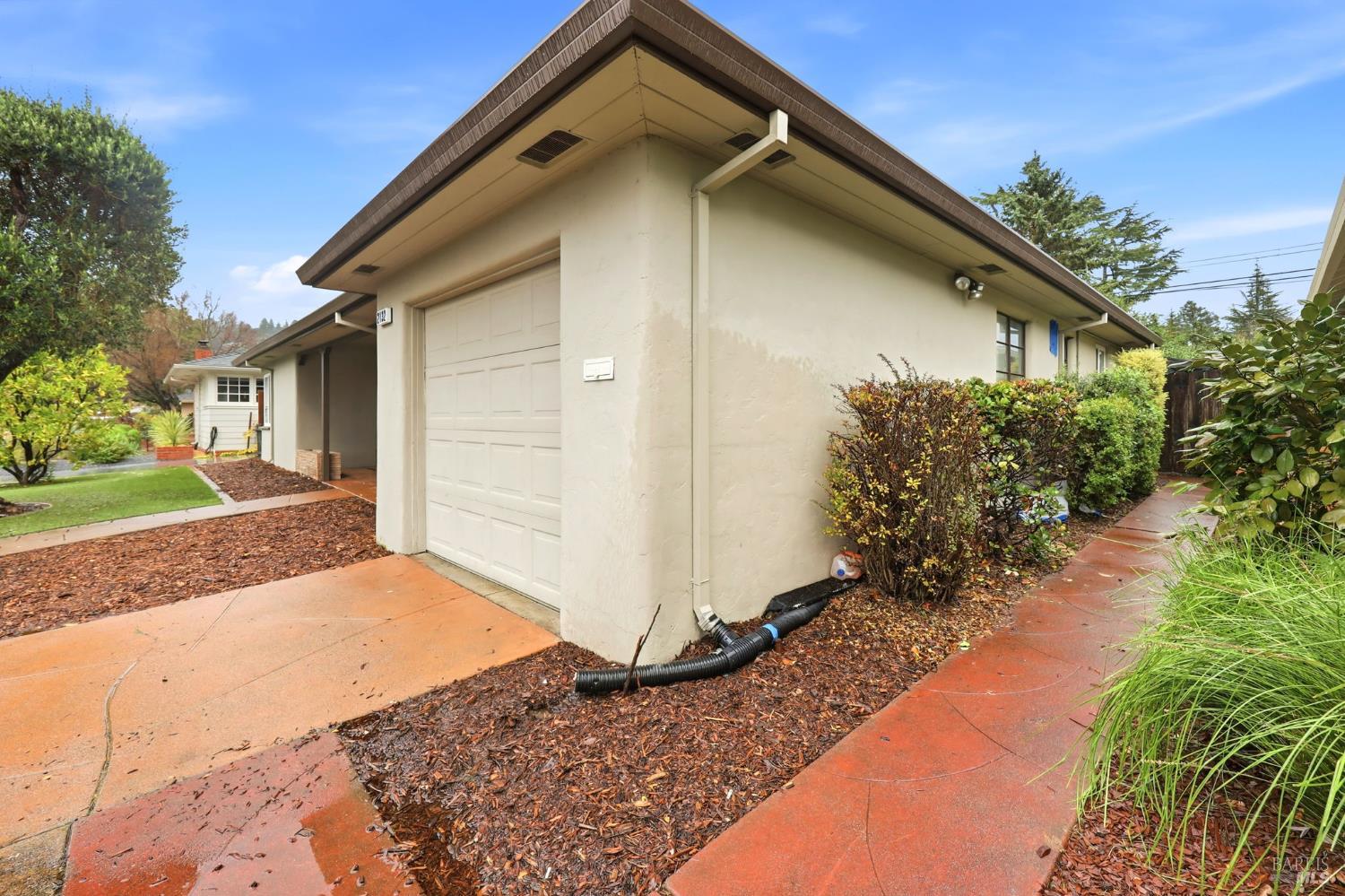 Detail Gallery Image 2 of 20 For 2132 Geary Dr, Santa Rosa,  CA 95404 - 2 Beds | 2 Baths