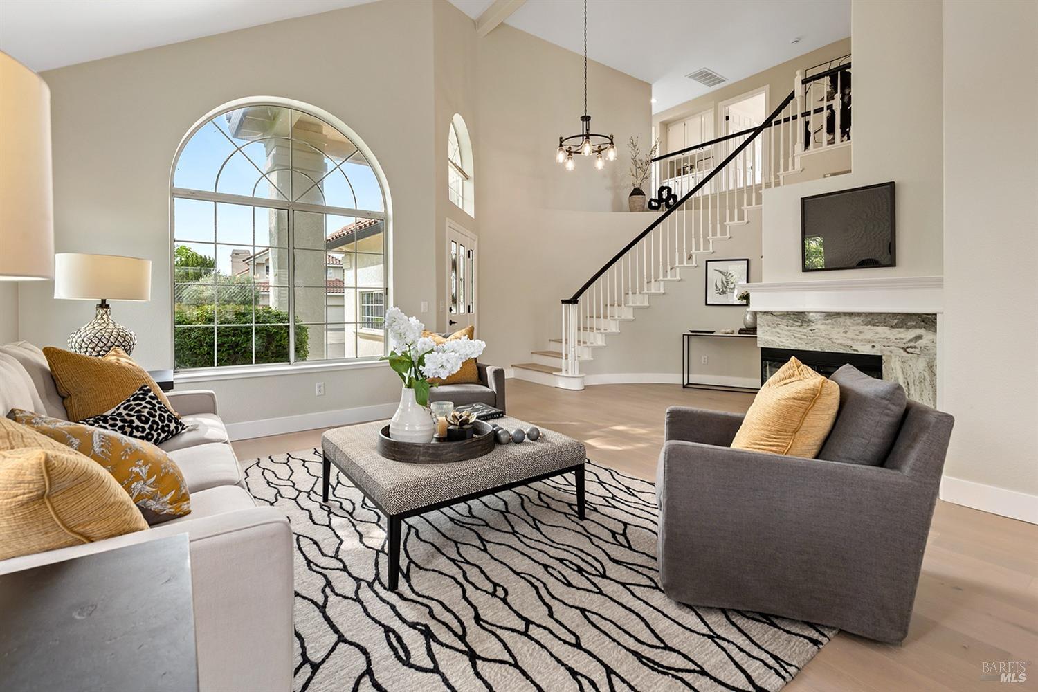 Detail Gallery Image 5 of 44 For 5426 Spring Lake Ct, Santa Rosa,  CA 95409 - 5 Beds | 3 Baths