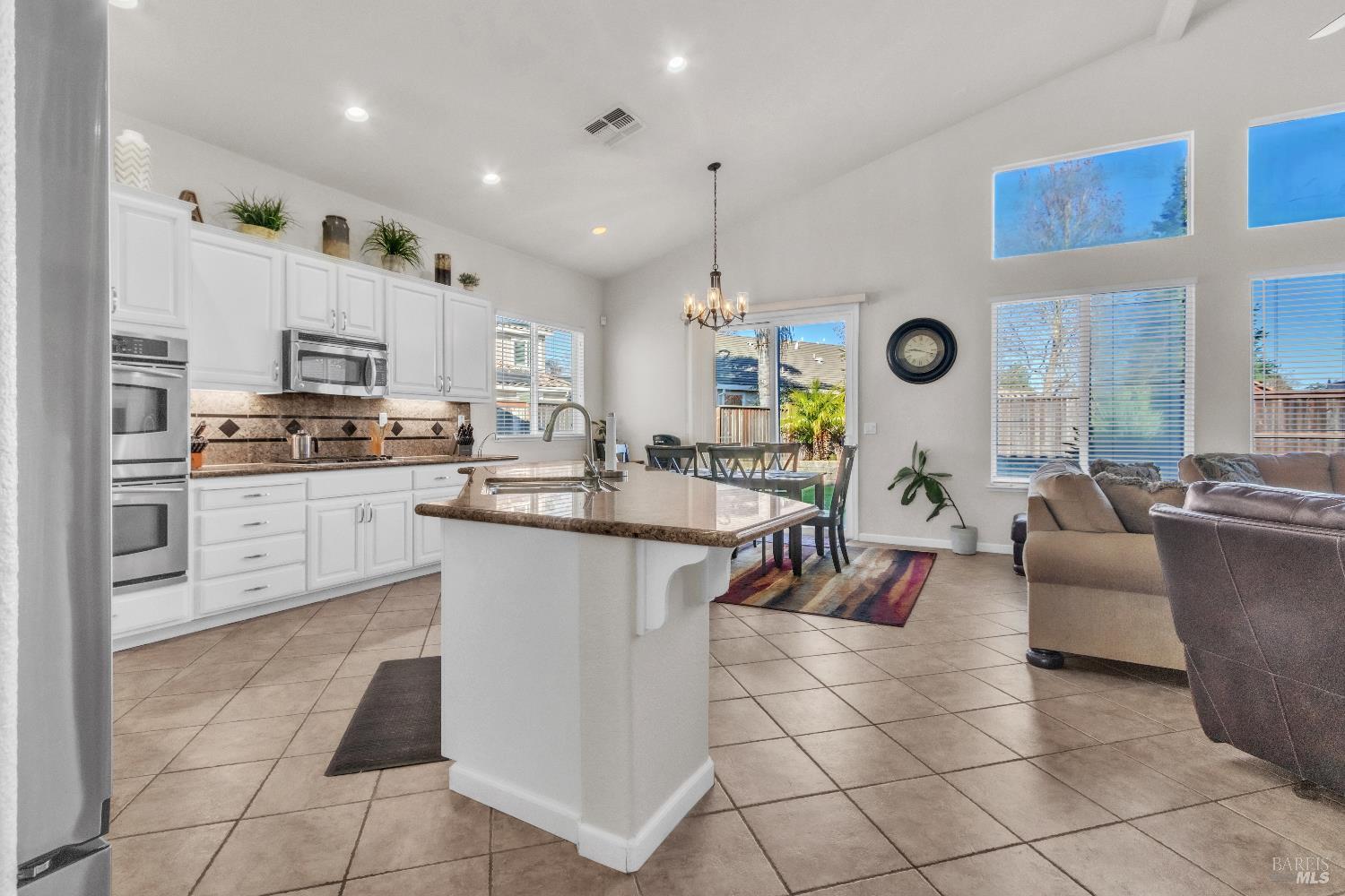 Detail Gallery Image 14 of 45 For 1120 Bello Dr, Dixon,  CA 95620 - 4 Beds | 2/1 Baths