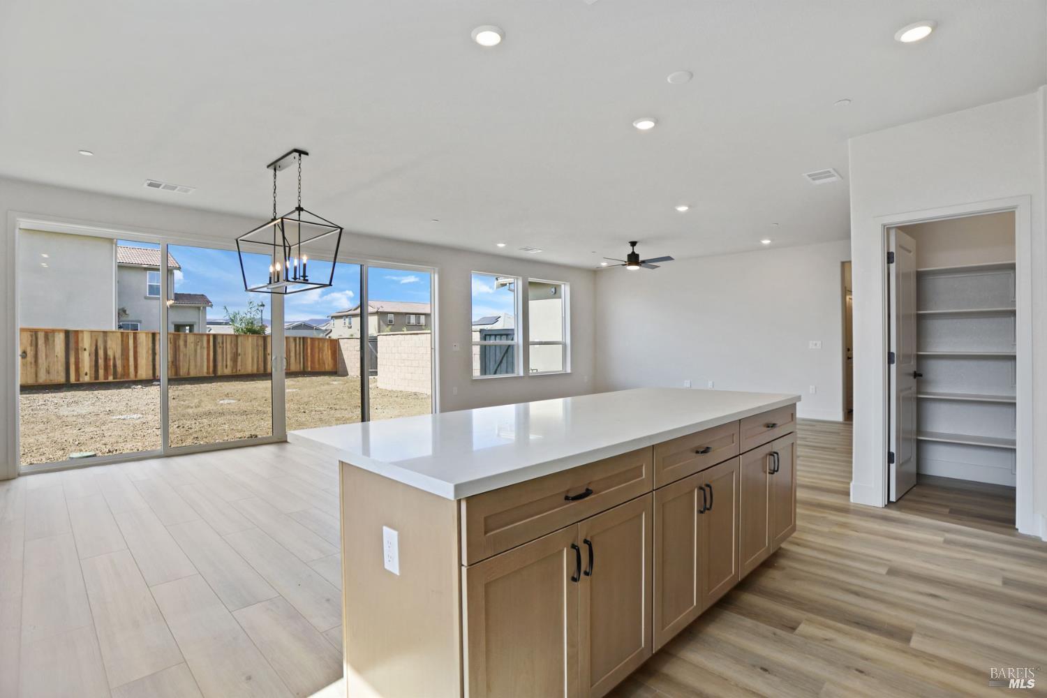 Detail Gallery Image 11 of 37 For 713 Billhook Dr, Vacaville,  CA 95687 - 4 Beds | 2/1 Baths