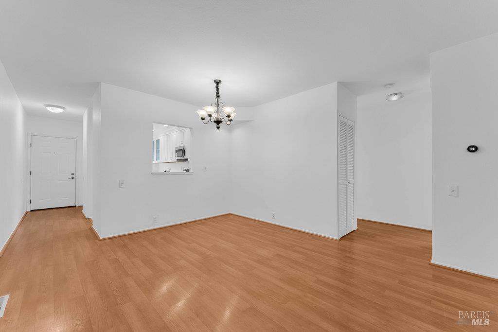 Detail Gallery Image 15 of 58 For 135 Koch Rd, Corte Madera,  CA 94925 - 2 Beds | 2 Baths