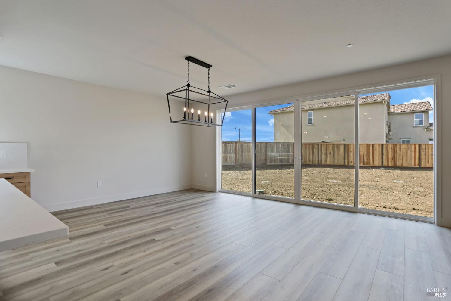 Detail Gallery Image 7 of 37 For 713 Billhook Dr, Vacaville,  CA 95687 - 4 Beds | 2/1 Baths