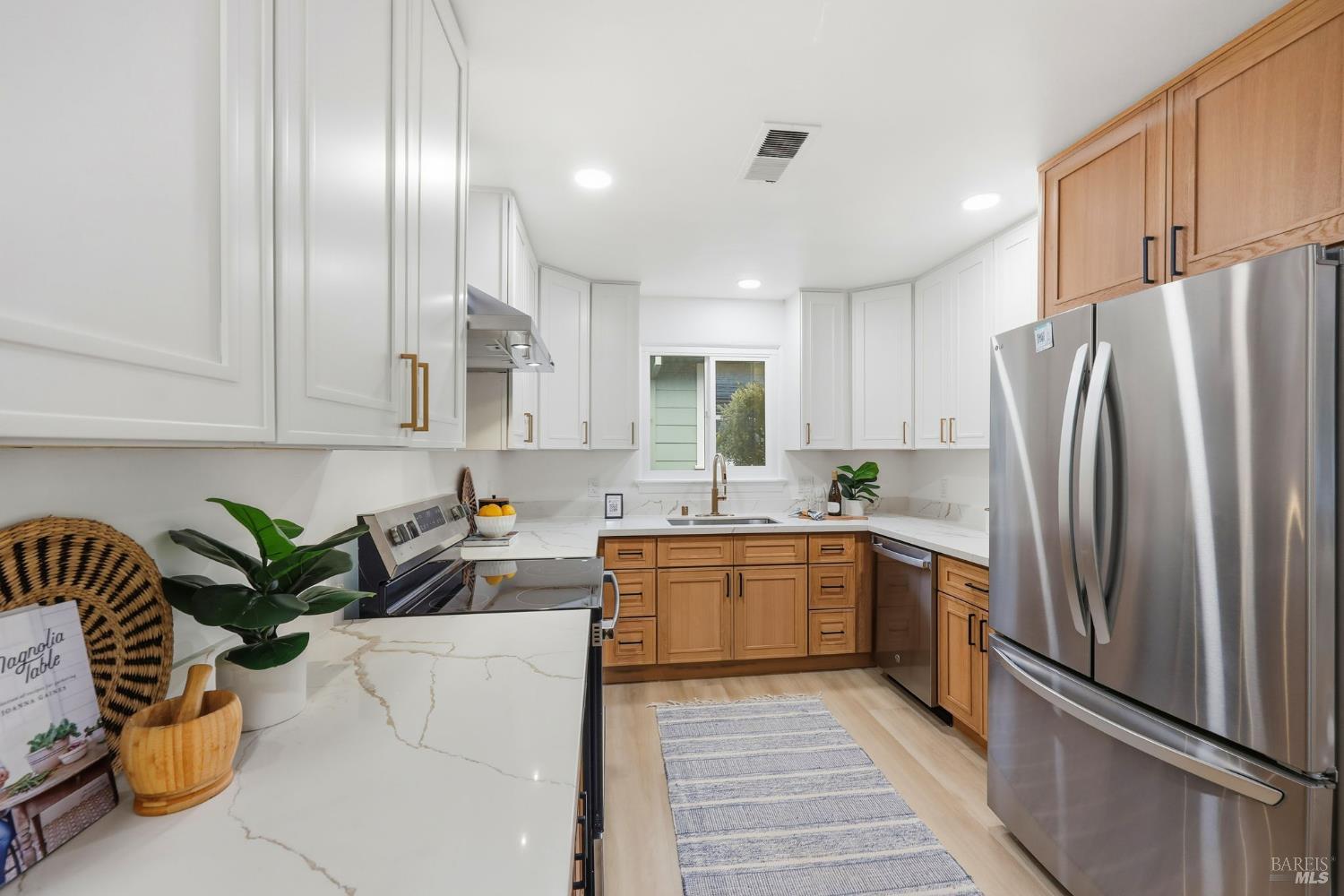 Detail Gallery Image 5 of 20 For 2132 Geary Dr, Santa Rosa,  CA 95404 - 2 Beds | 2 Baths