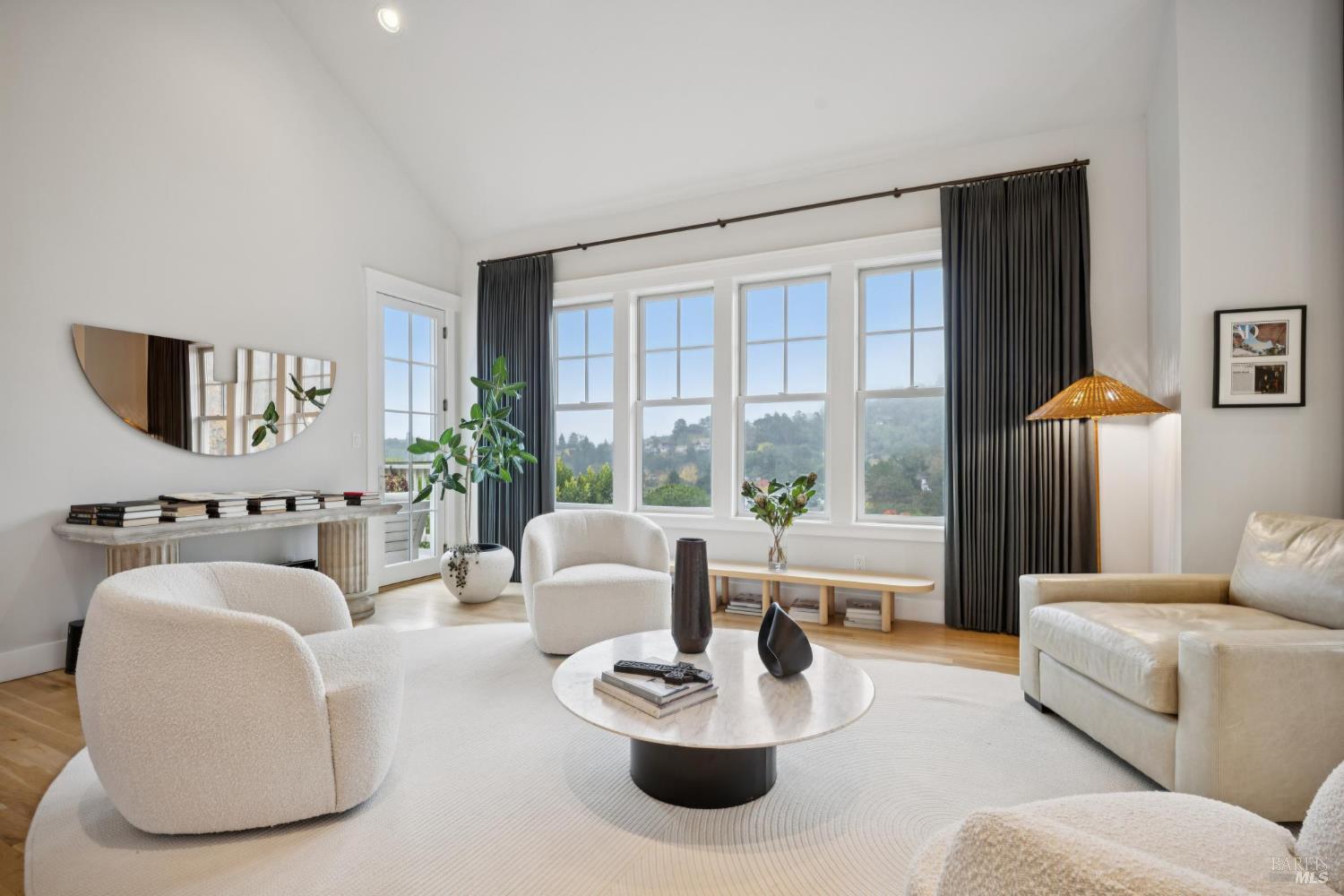 Detail Gallery Image 7 of 53 For 39 Baywood Ter, San Rafael,  CA 94901 - 4 Beds | 2/1 Baths