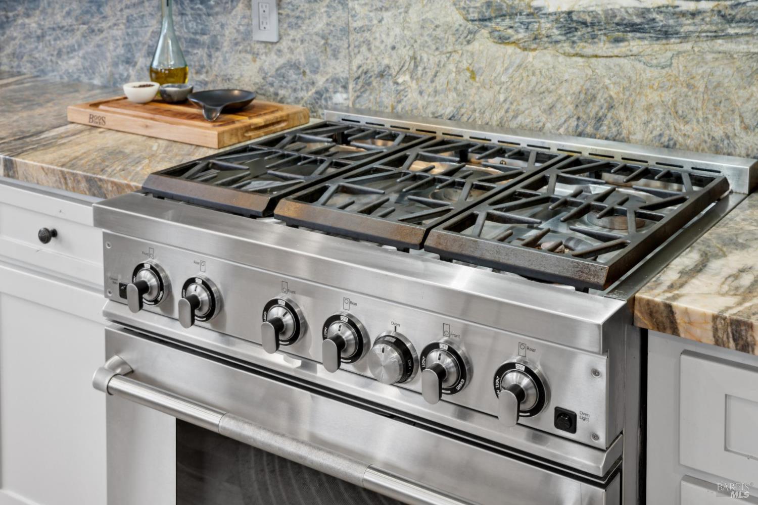 Detail Gallery Image 18 of 53 For 39 Baywood Ter, San Rafael,  CA 94901 - 4 Beds | 2/1 Baths