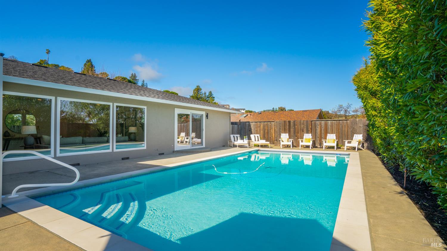 Detail Gallery Image 2 of 47 For 739 Tamarack Dr, San Rafael,  CA 94903 - 3 Beds | 2 Baths