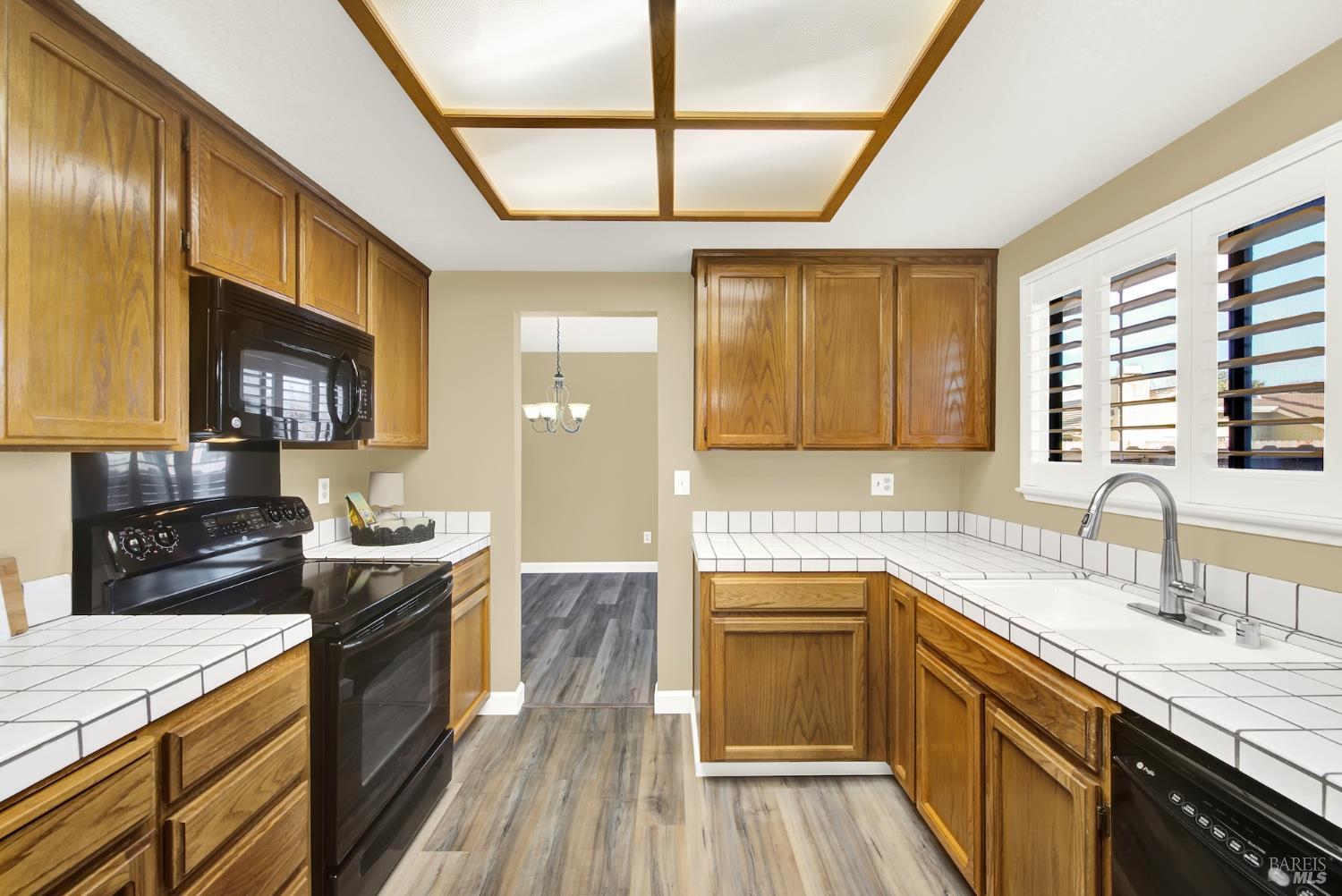 Detail Gallery Image 25 of 83 For 401 Northampton Dr, American Canyon,  CA 94503 - 4 Beds | 3 Baths