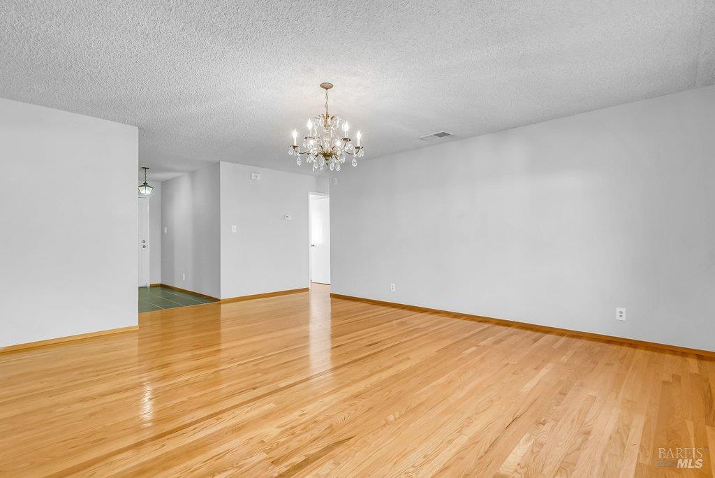 Detail Gallery Image 12 of 54 For 737 Linwood St, Vacaville,  CA 95688 - 3 Beds | 2 Baths