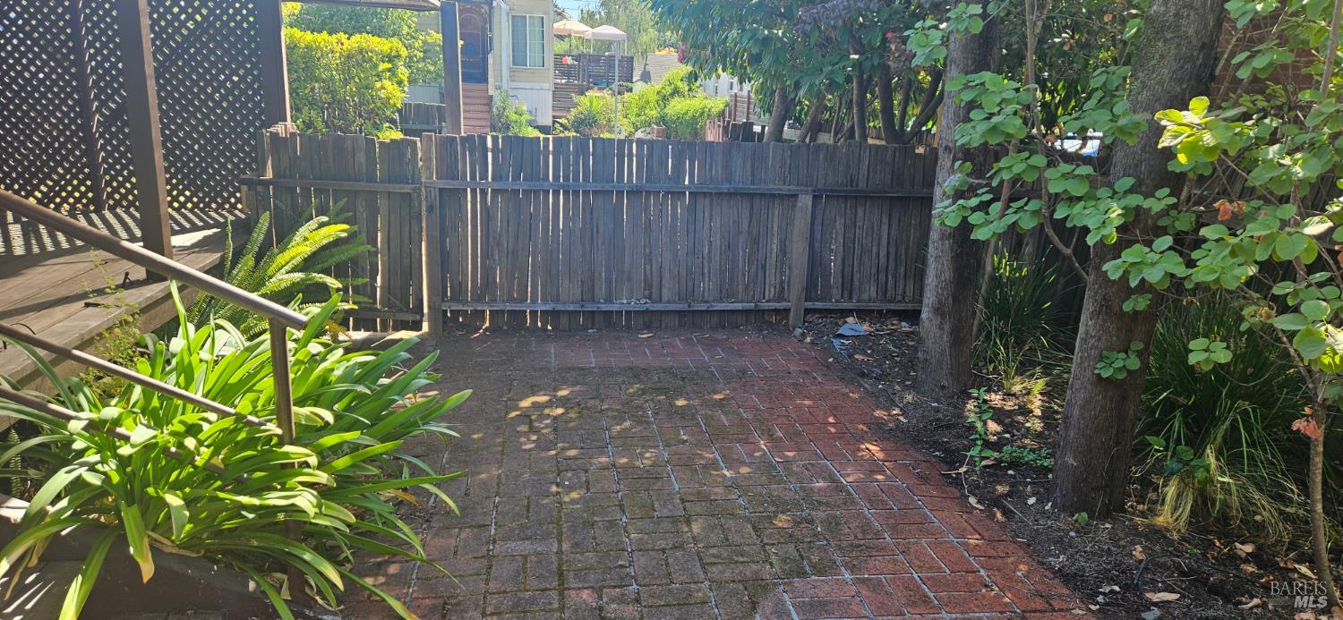 Detail Gallery Image 28 of 41 For 523 Center St, Healdsburg,  CA 95448 - 3 Beds | 2 Baths