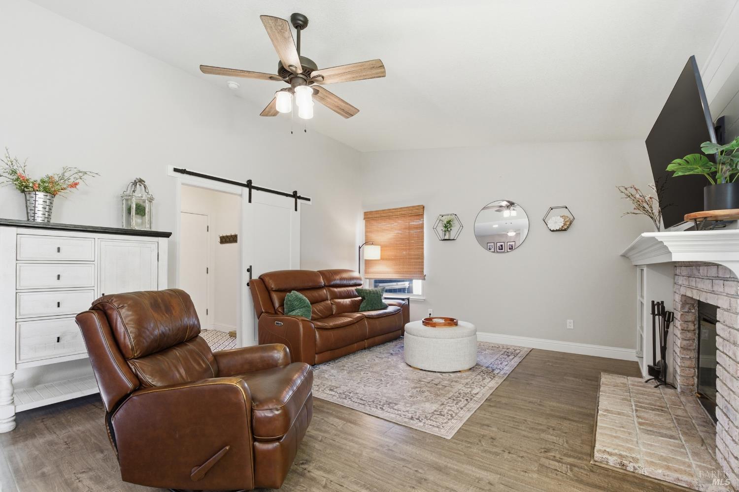 Detail Gallery Image 13 of 38 For 442 Stonewood Dr, Vacaville,  CA 95687 - 4 Beds | 2/1 Baths