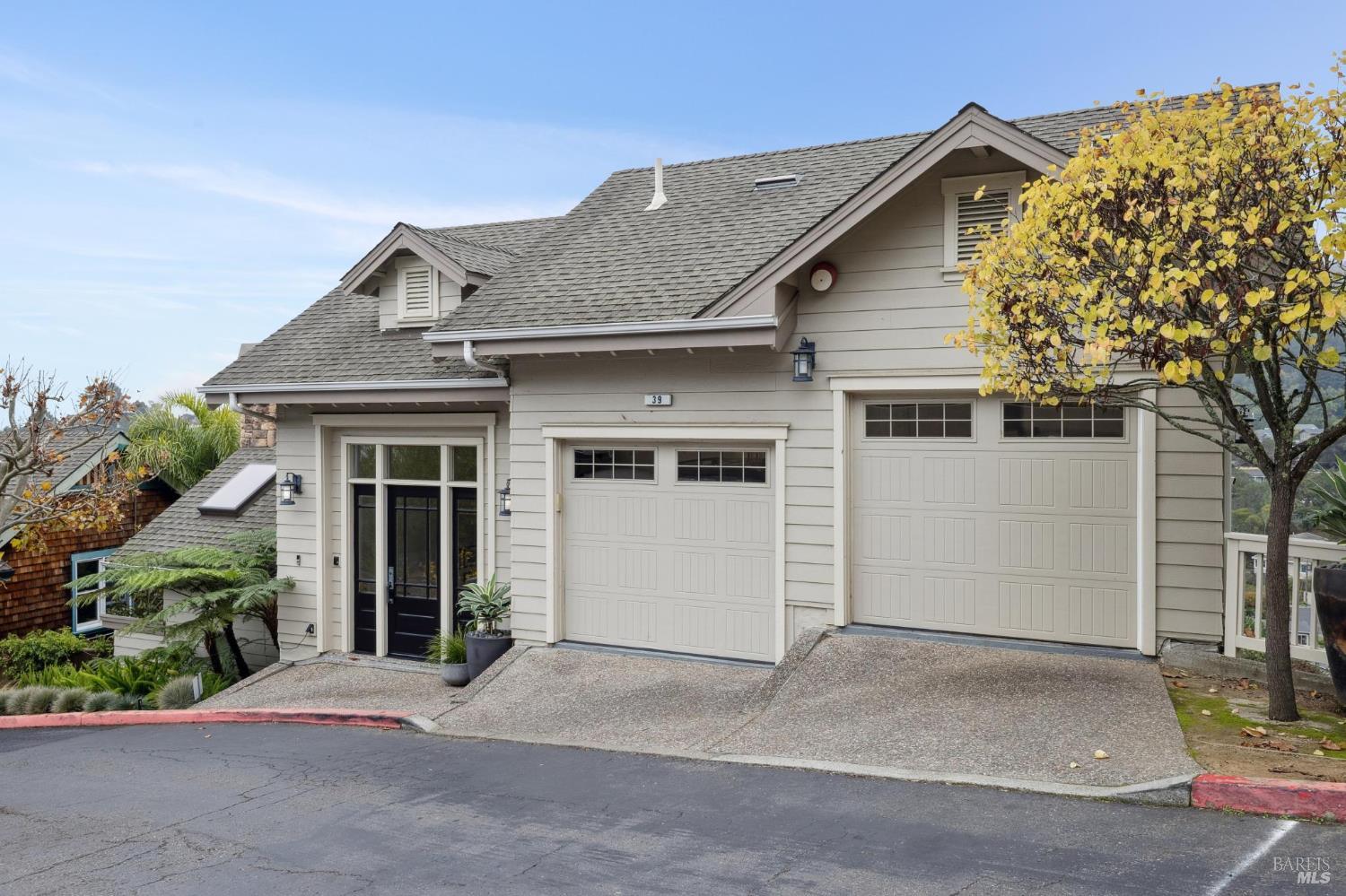 Detail Gallery Image 2 of 53 For 39 Baywood Ter, San Rafael,  CA 94901 - 4 Beds | 2/1 Baths