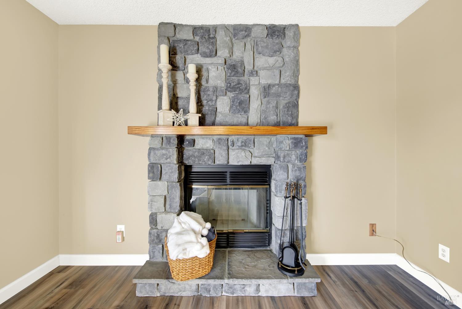 Detail Gallery Image 34 of 83 For 401 Northampton Dr, American Canyon,  CA 94503 - 4 Beds | 3 Baths