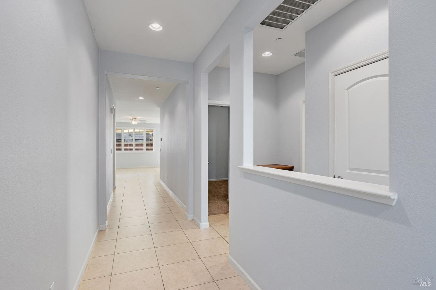 Detail Gallery Image 4 of 29 For 448 Potters Ln, Vacaville,  CA 95687 - 3 Beds | 2 Baths