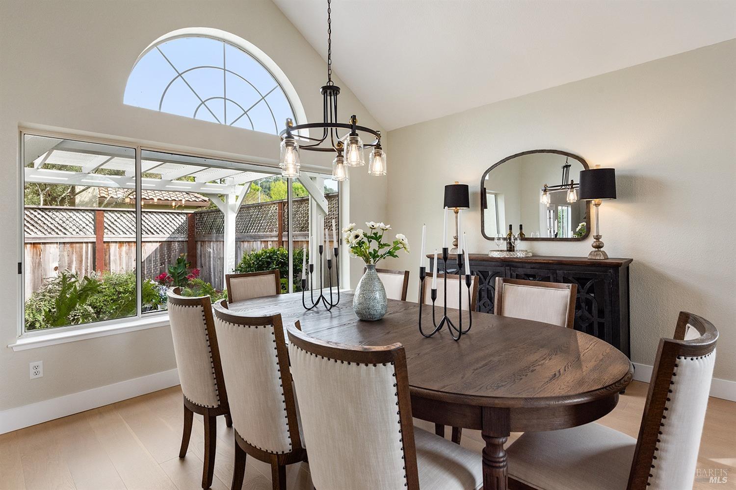 Detail Gallery Image 8 of 44 For 5426 Spring Lake Ct, Santa Rosa,  CA 95409 - 5 Beds | 3 Baths