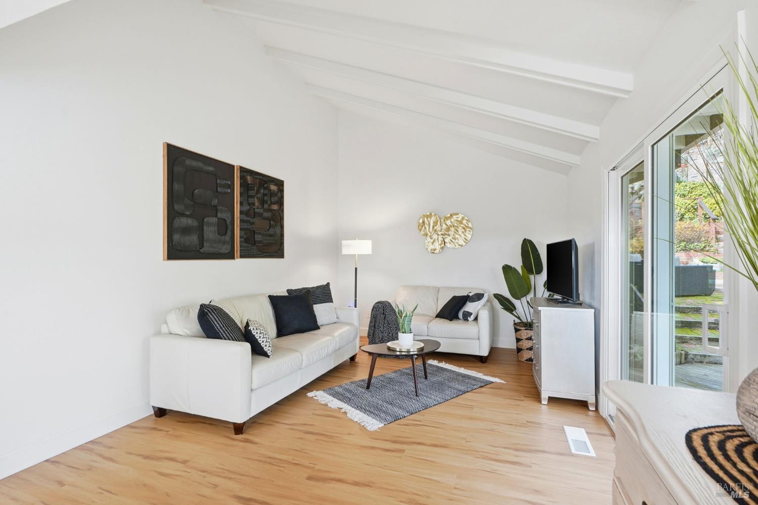 Detail Gallery Image 10 of 68 For 1814 Saint Francis Rd, Santa Rosa,  CA 95409 - 3 Beds | 2 Baths