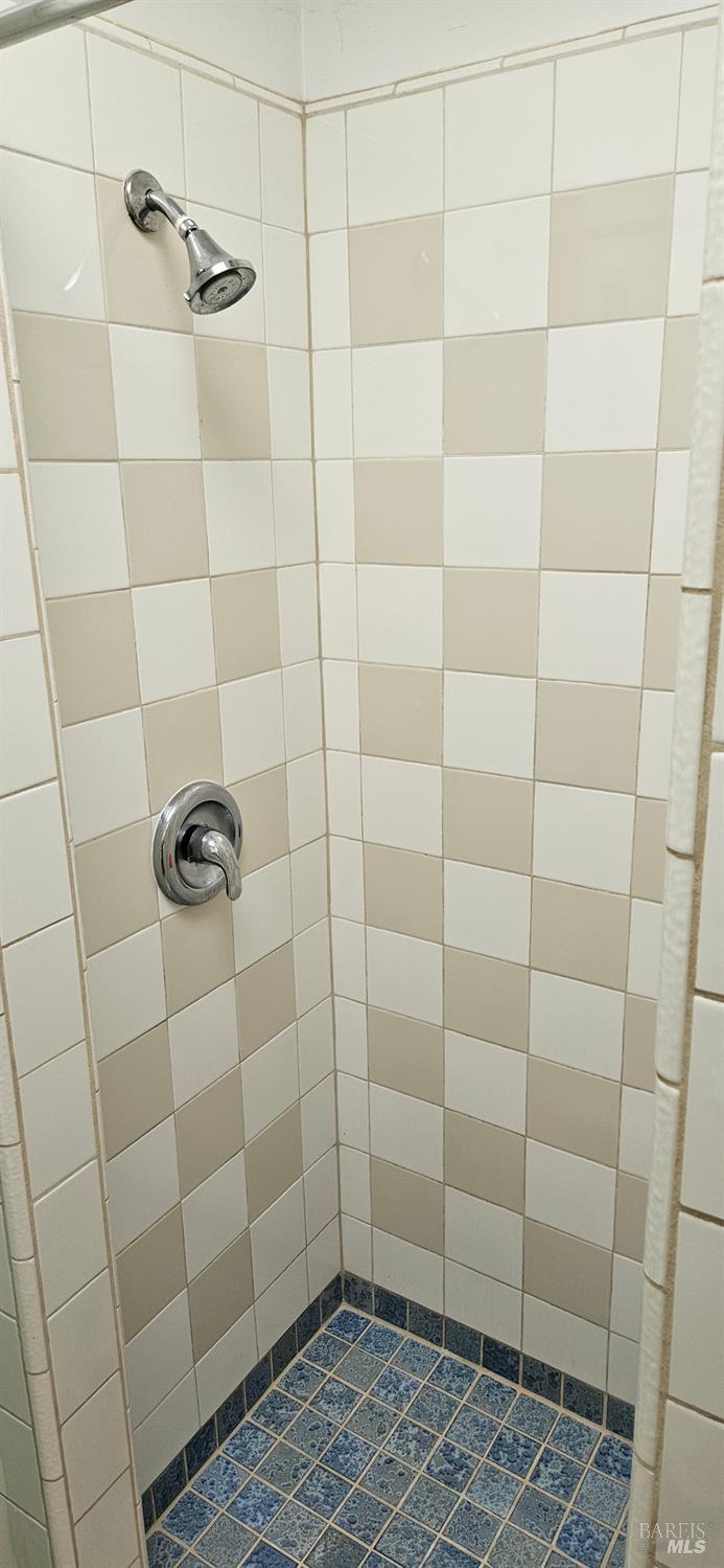 Detail Gallery Image 18 of 41 For 523 Center St, Healdsburg,  CA 95448 - 3 Beds | 2 Baths