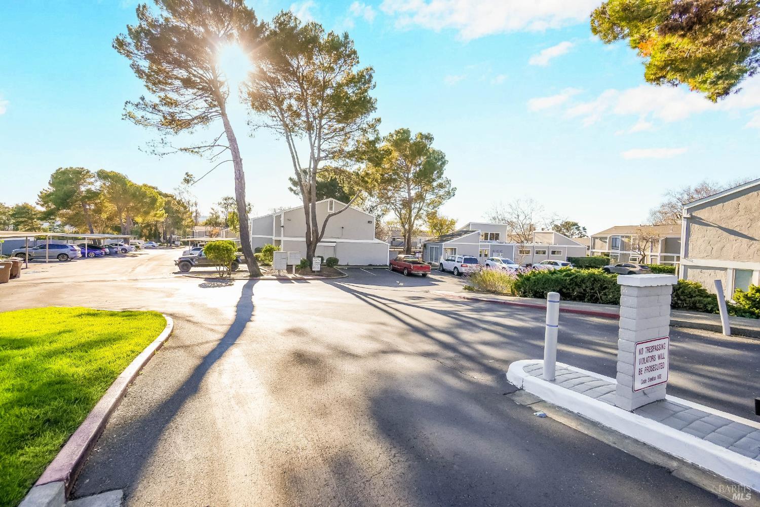 Detail Gallery Image 5 of 50 For 900 Southampton Rd #24,  Benicia,  CA 94510 - 3 Beds | 1/1 Baths