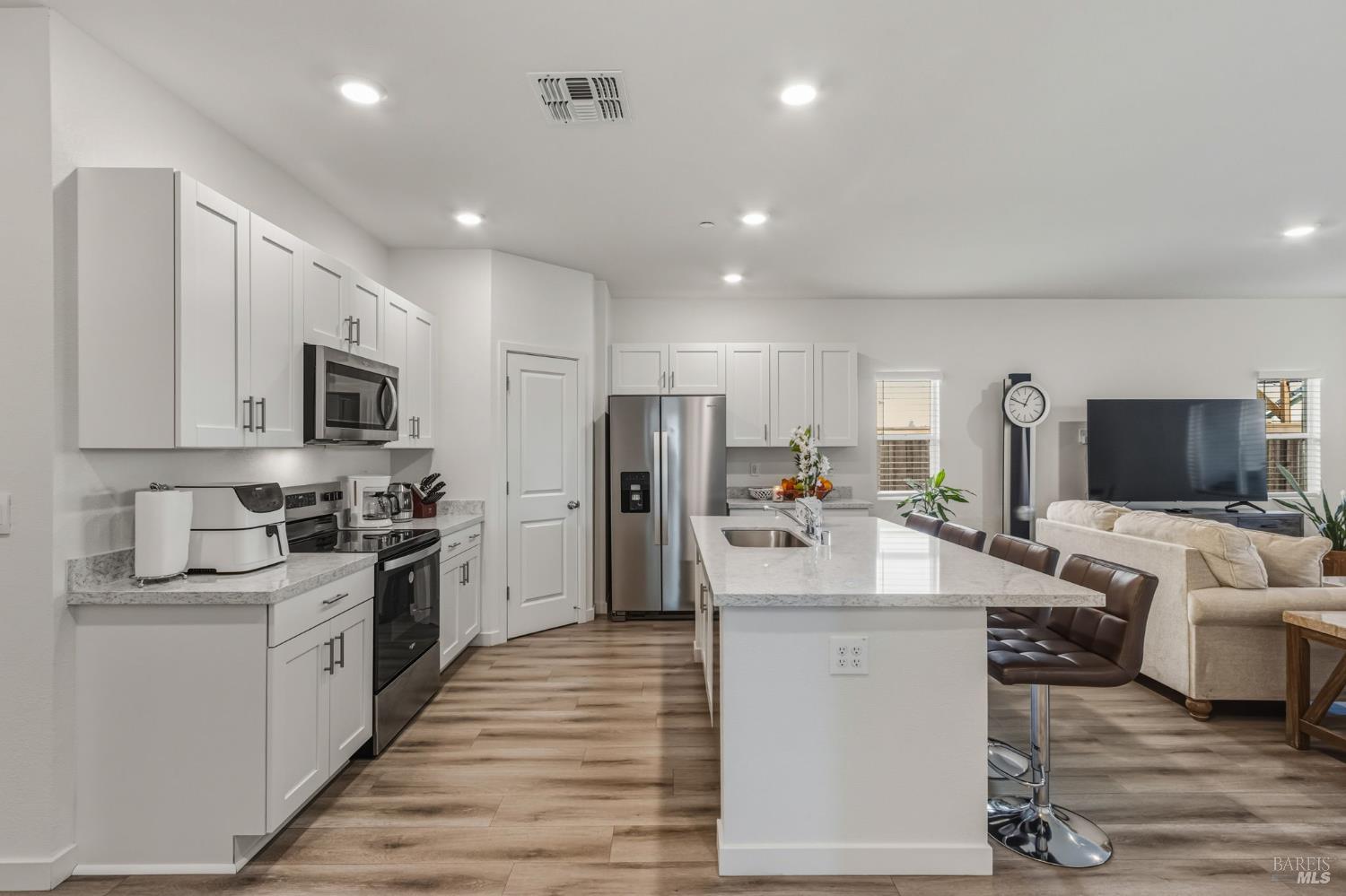 Detail Gallery Image 13 of 52 For 525 Fruit Tree Rd, Dixon,  CA 95620 - 3 Beds | 2 Baths